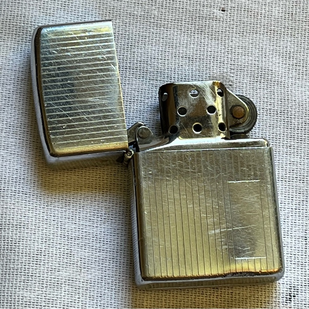 Zippo Bradford 1947-1949 Vintage Engine Turned Lighter - Picture 2 of 15